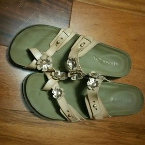 Women's size 9 sandal by Madden Girl